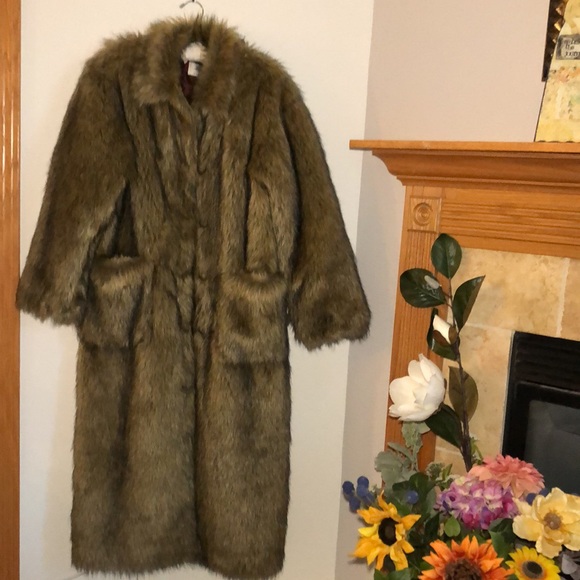 🧥✨ Tasha Polizzi FAUX Fur Long Coat - Picture 10 of 16